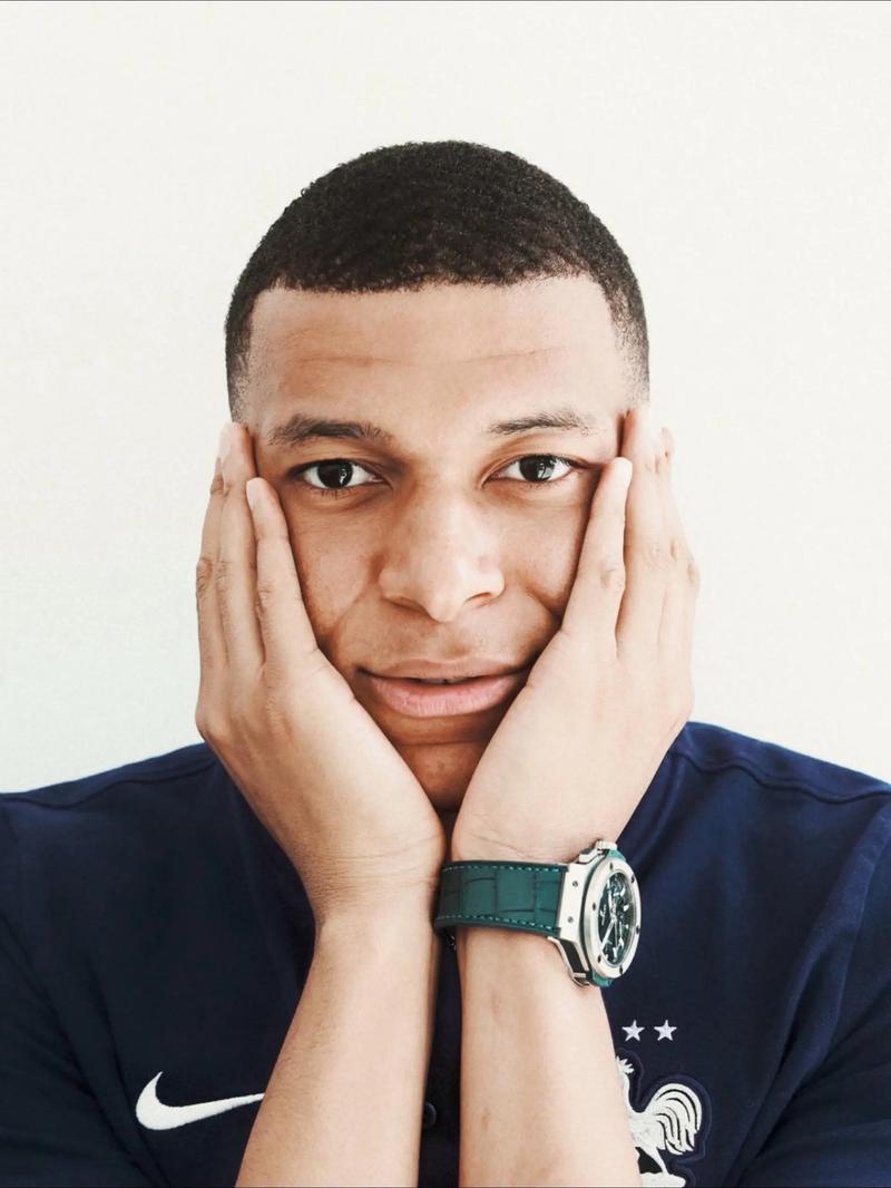 意大利女排险胜土耳其队，第二次获世锦赛冠军，瓦尔加斯空砍33分（意大利女排险胜土耳其，二夺世锦赛桂冠，瓦尔加斯33分难救主）