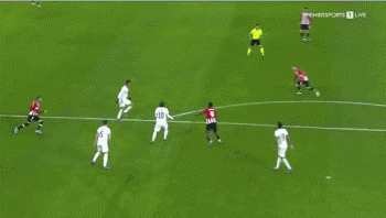 邮报：谢什科对曼联与纽卡都表达过兴趣，但他稍微倾向于红魔（邮报：谢什科同时考虑曼联与纽卡，但略偏向红魔）