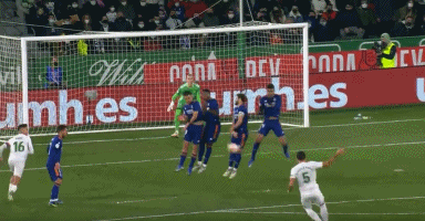 辽宁连续大胜展实力（辽宁连场大捷彰显统治力）